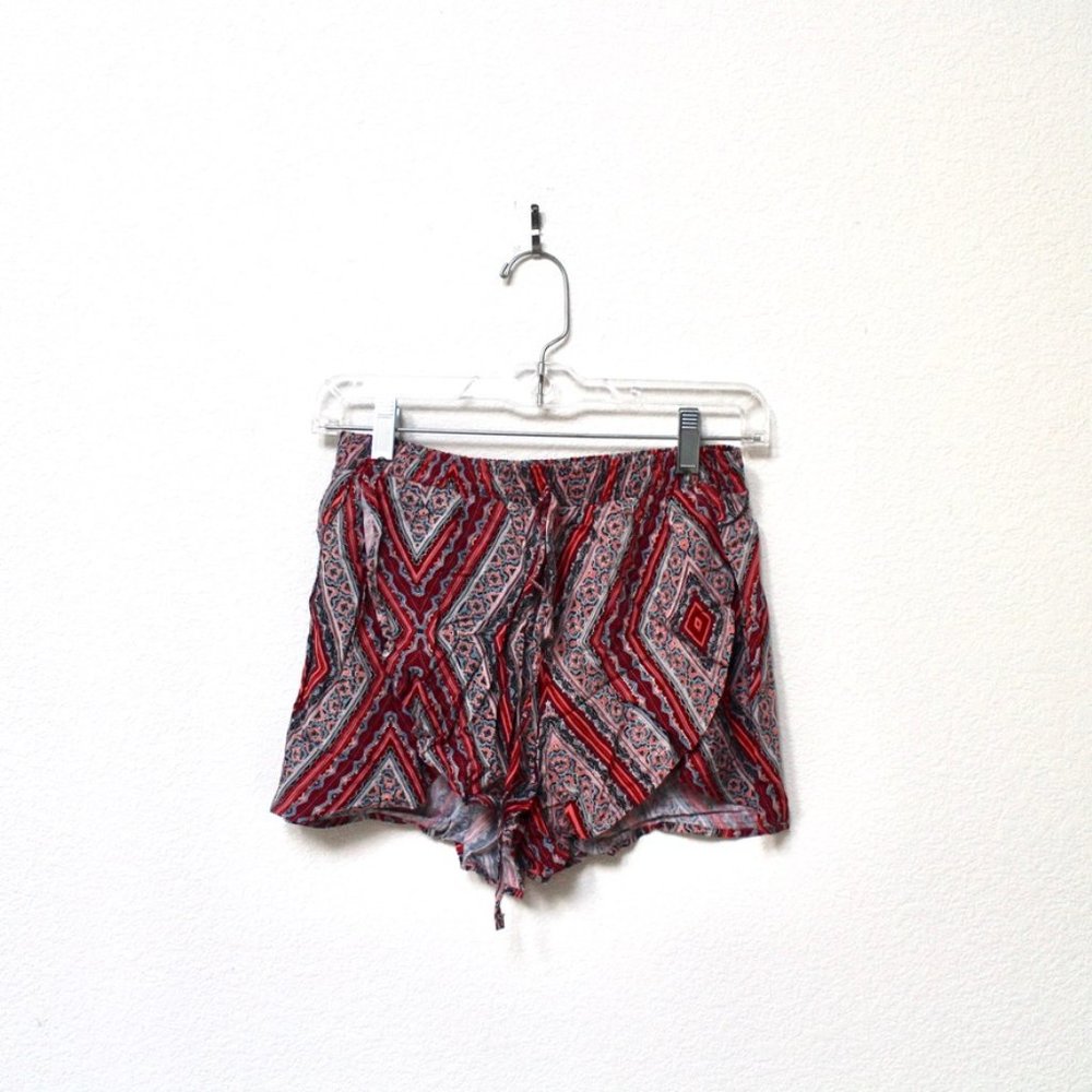 Hollister | Geometric Print Tulip Shorts - Picture 1 of 2